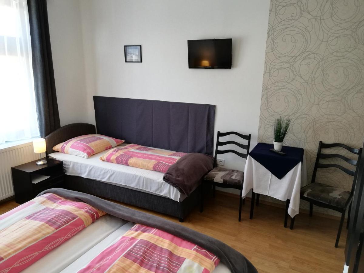 에게르 Eden Panzio B&B 외부 사진