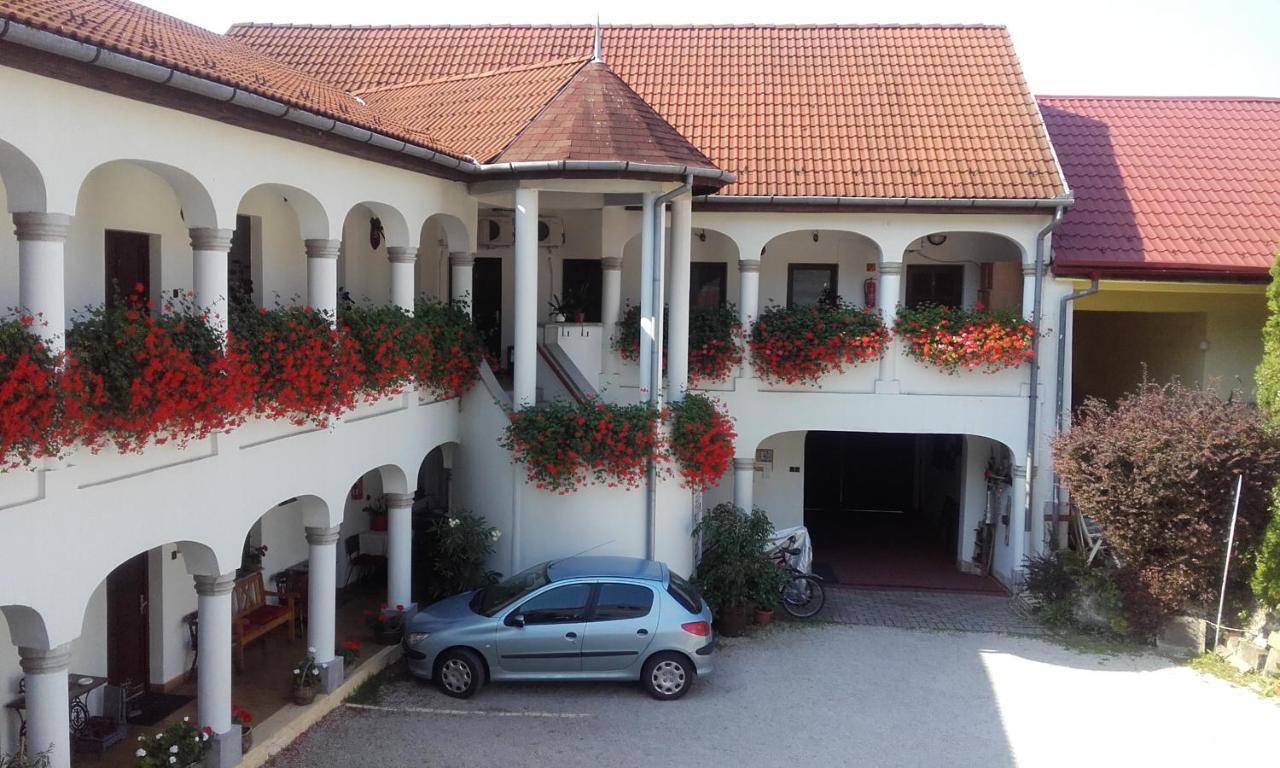 에게르 Eden Panzio B&B 외부 사진