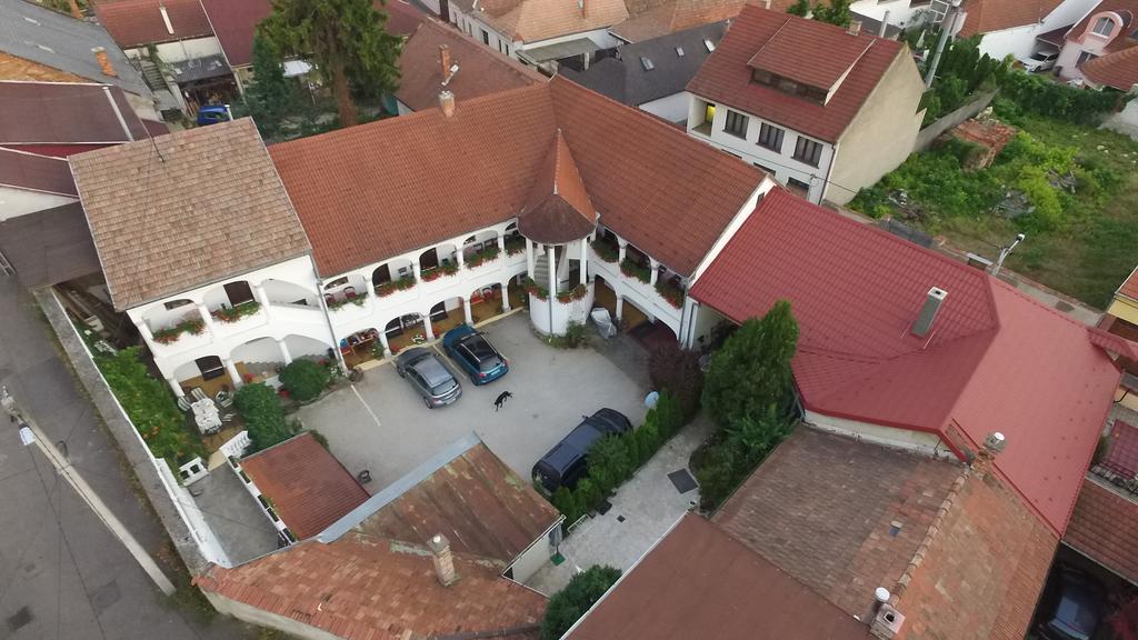 에게르 Eden Panzio B&B 외부 사진