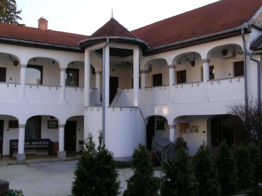 에게르 Eden Panzio B&B 외부 사진