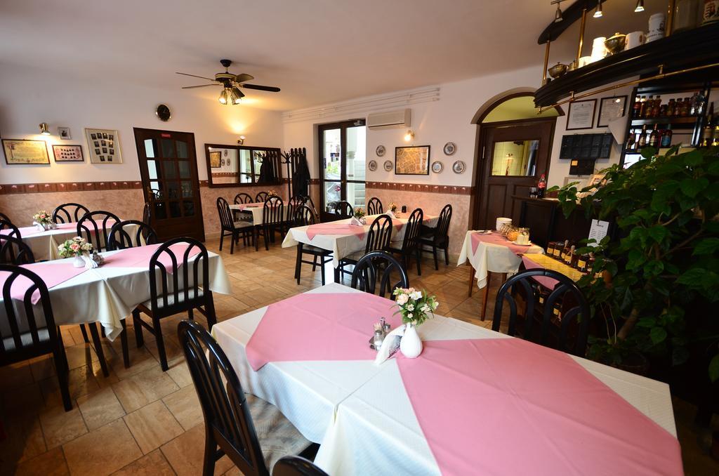 에게르 Eden Panzio B&B 외부 사진