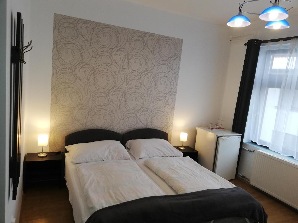 에게르 Eden Panzio B&B 외부 사진