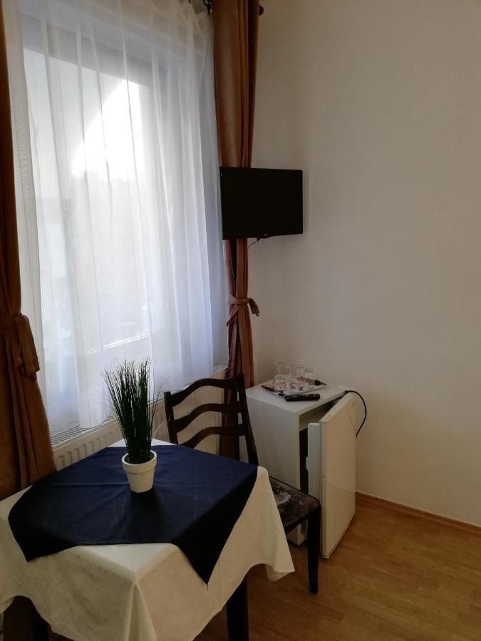 에게르 Eden Panzio B&B 외부 사진